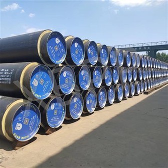 Conductă izolată cu apă caldă îngropată direct